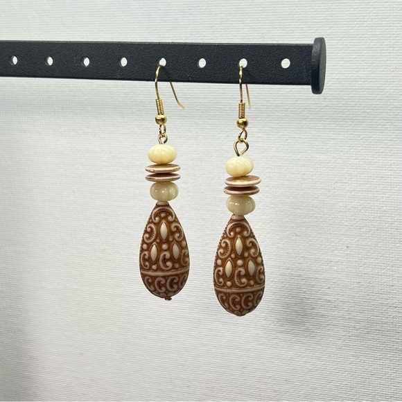 VINTAGE Acrylic/Wood Beaded Dangle Hook Earrings with Hematite Beads - Picture 7 of 8